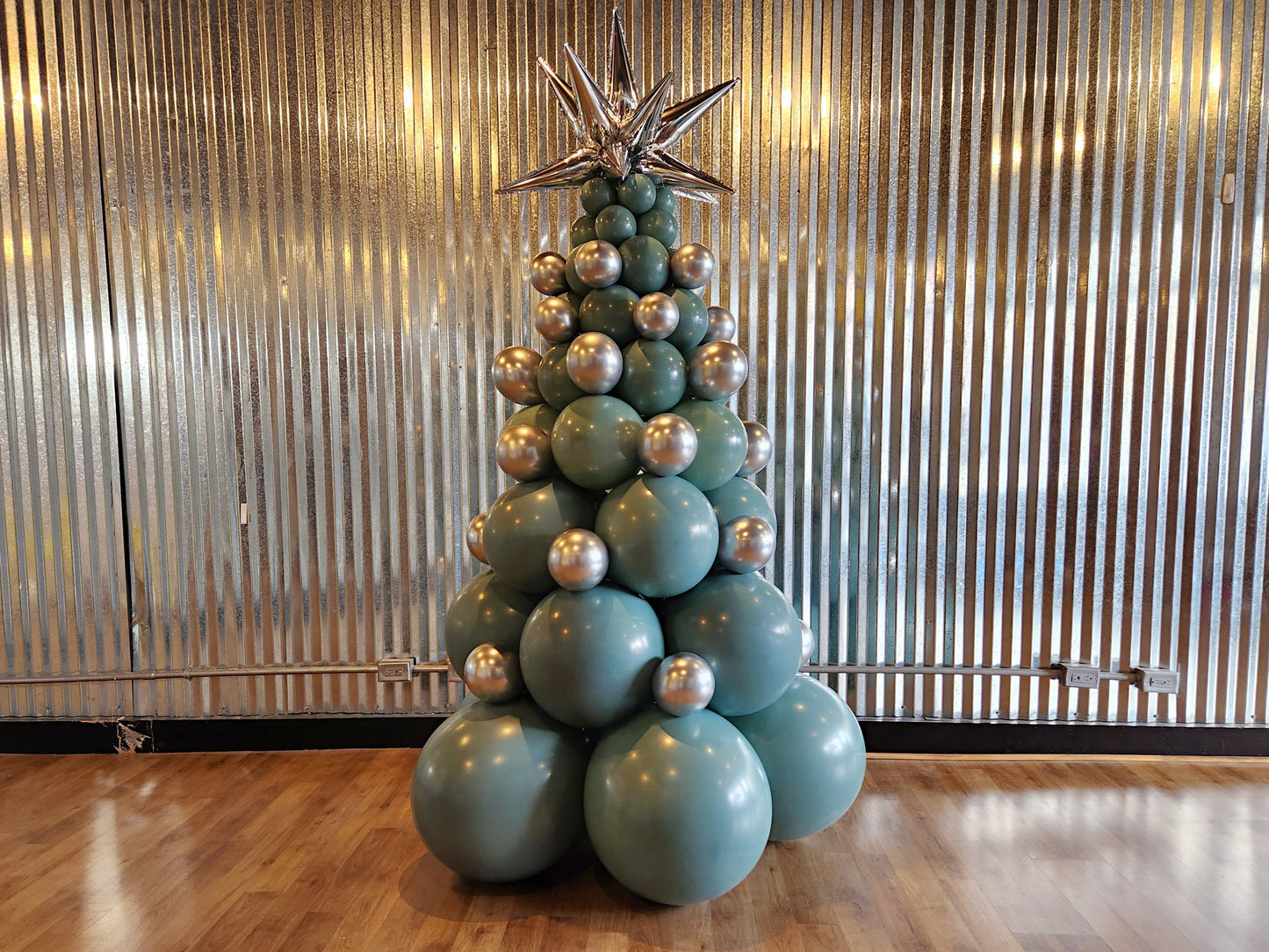 Balloon Christmas Tree Tutorial and Plans | Digital Balloon Recipe
